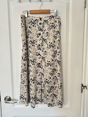 NWOT Floral Button-Front Midi Skirt Cream White & Black Ditsy Print Spring Sz M